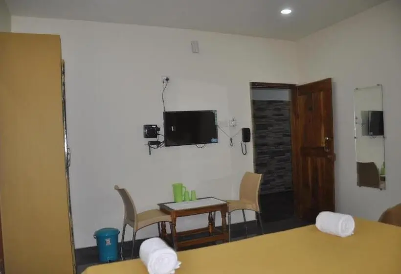 اتاق استاندارد سه نفره, Blue Crystal Lodge