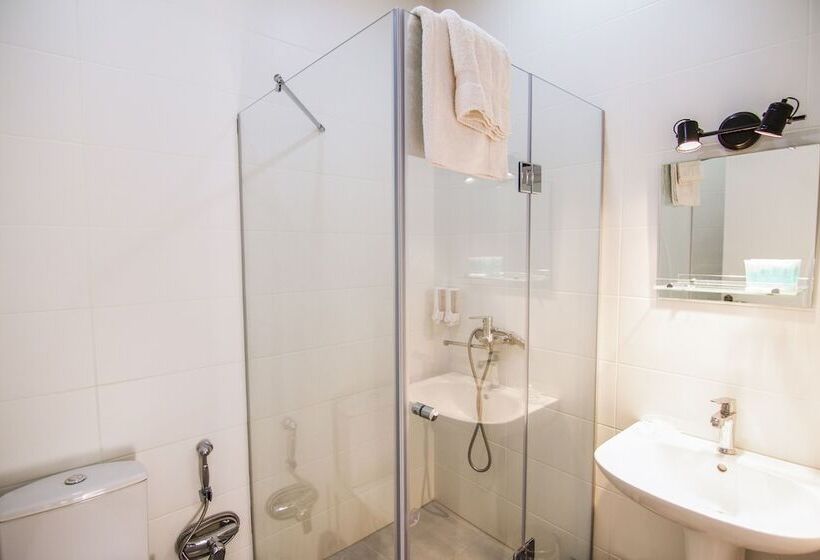 غرفة قياسية مزوَّدة بشُرفة, K Pax