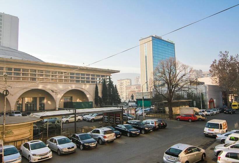 غرفة قياسية مزوَّدة بشُرفة, K Pax