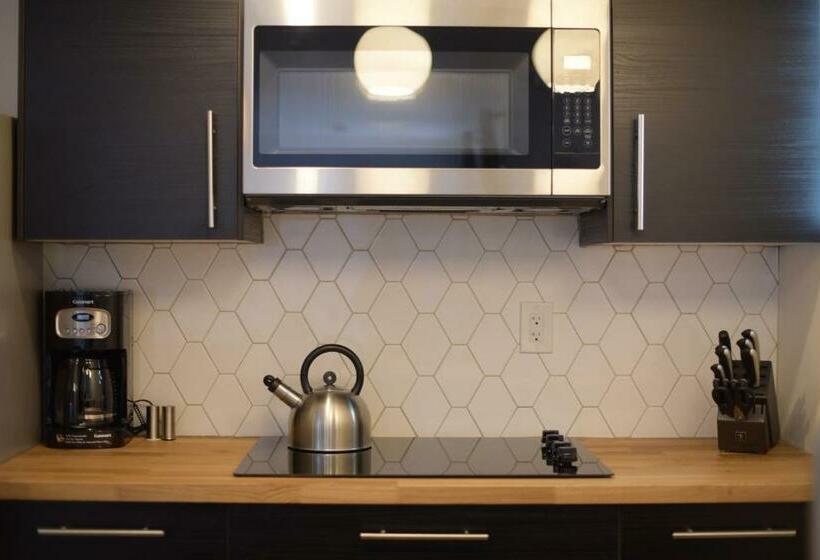 דירת חדר, Spoke And Vine Motel