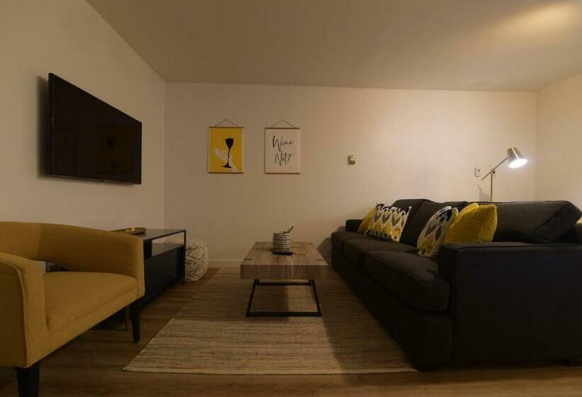 דירת חדר, Spoke And Vine Motel