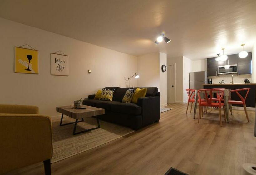 דירת חדר, Spoke And Vine Motel