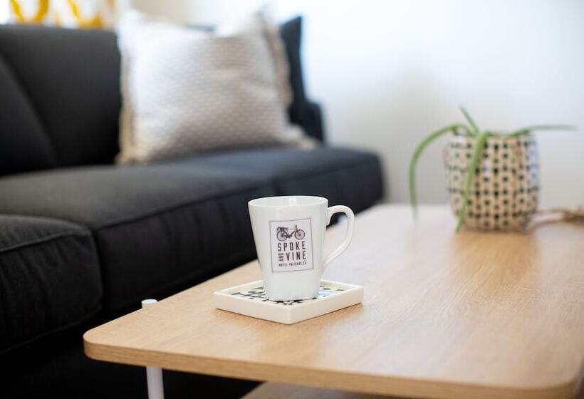 סוויטה דלוקס, Spoke And Vine Motel