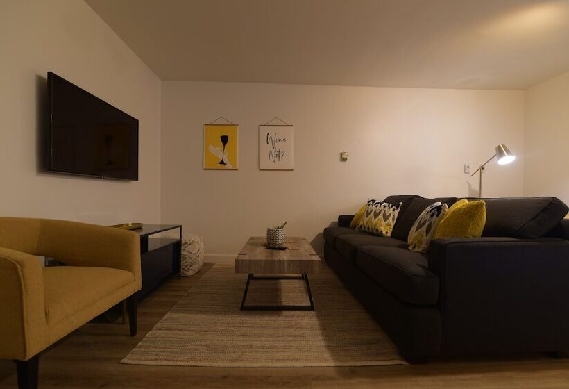 דירת חדר, Spoke And Vine Motel