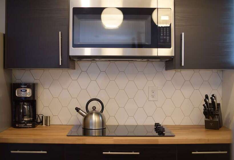 דירת חדר, Spoke And Vine Motel