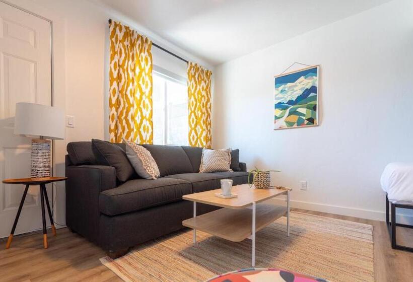 סוויטה דלוקס, Spoke And Vine Motel