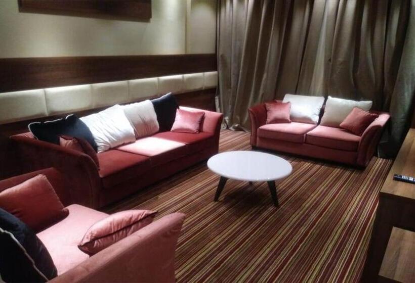 Executive-sviitti, Lamar Albait