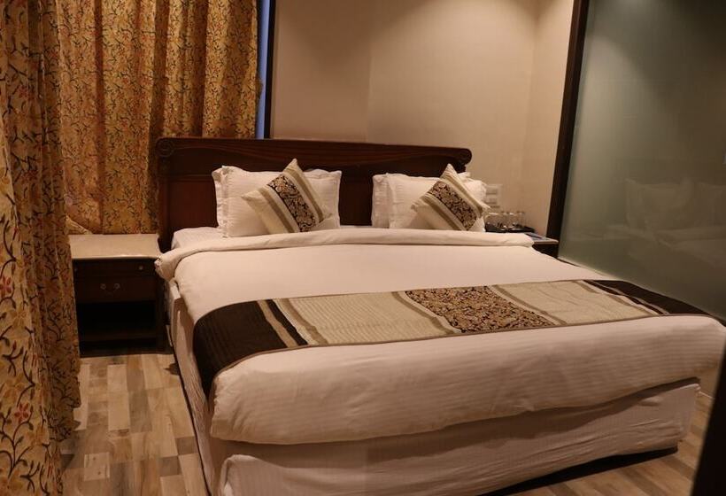 חדר קלאב, Shelke S Vintage Inn