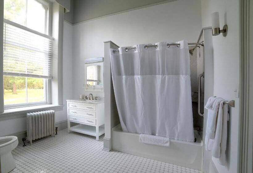 חדר סופריור עם מיטת קינג, Oneida Community Mansion House