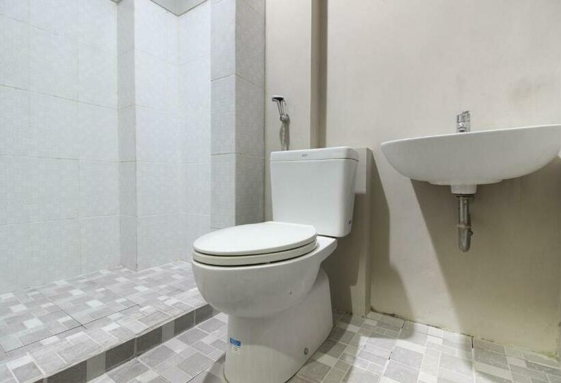 Номер Стандарт, Reddoorz Near Solo Balapan Station 2