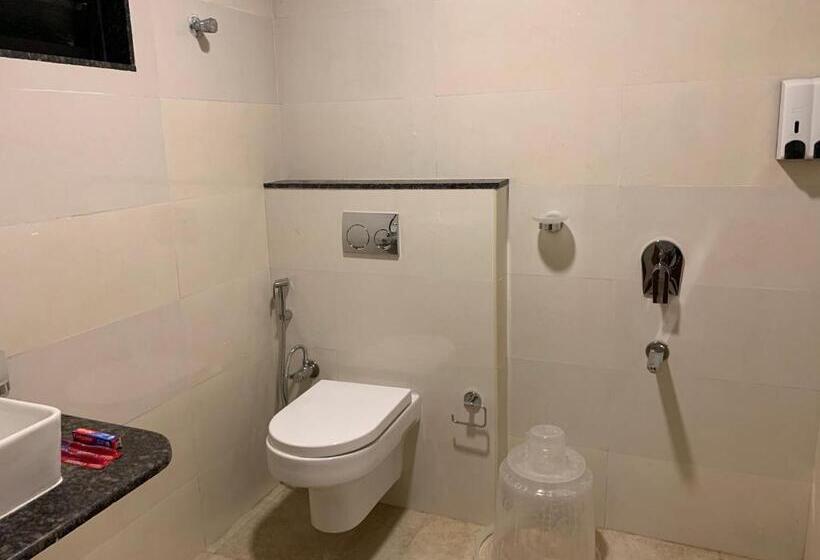 اتاق لوکس خانوادگی, Jn Guestline