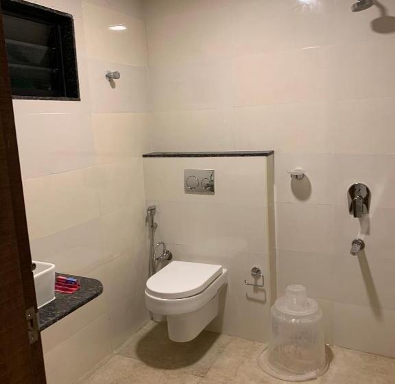 اتاق لوکس خانوادگی, Jn Guestline