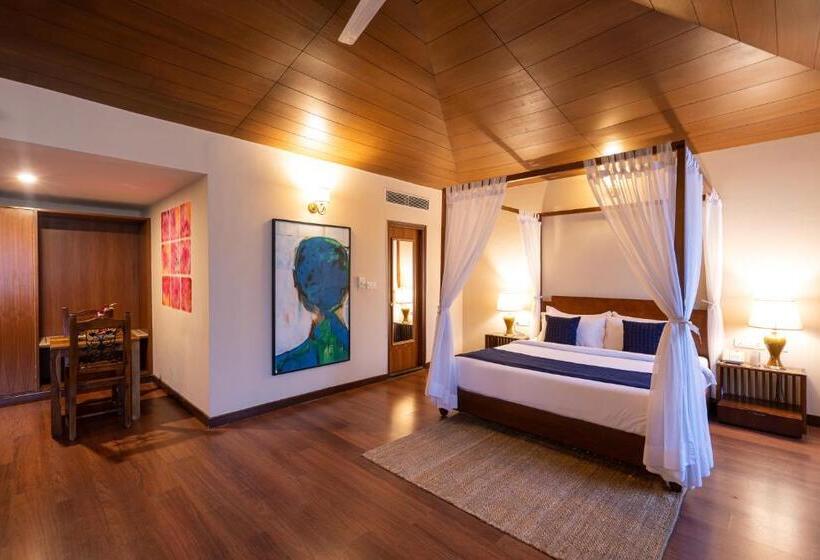 سوئیت لوکس با چشمانداز کوهستان, Larisa Shimla