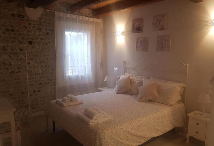 اتاق استاندارد, La Corte Di Rosa