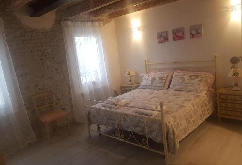 اتاق استاندارد, La Corte Di Rosa