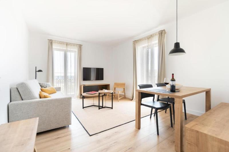 آپارتمان 2 خوابه, Port Plaza Apartments