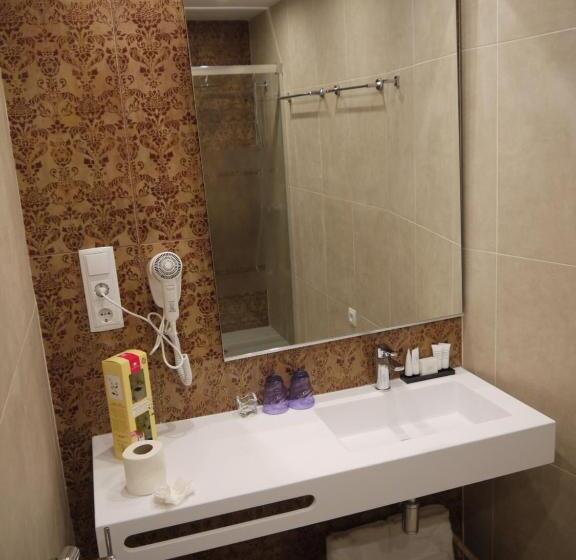 غرفة قياسية مزوَّدة بشُرفة, Maravillas Del Mundo