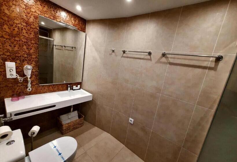 غرفة قياسية مزوَّدة بشُرفة, Maravillas Del Mundo