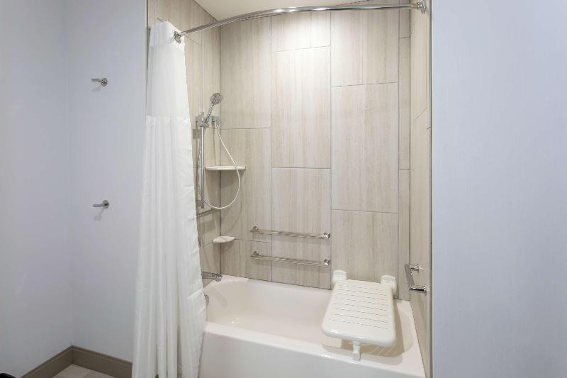 غرفة قياسية سرير كينج, Hilton Garden Inn St. Cloud