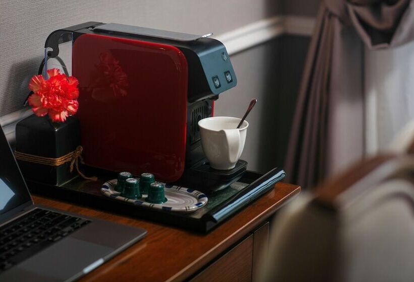 سوئیت پرزیدنت, The Oriental Jade