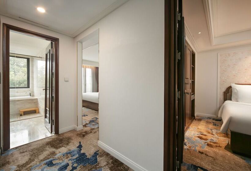 اتاق استاندارد تودرتو, The Oriental Jade