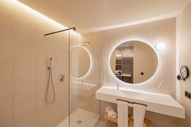 اتاق استاندارد, The Oriental Jade