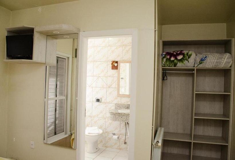 غرفة قياسية ثلاثية, Dona Adelia Hotel E Restaurante