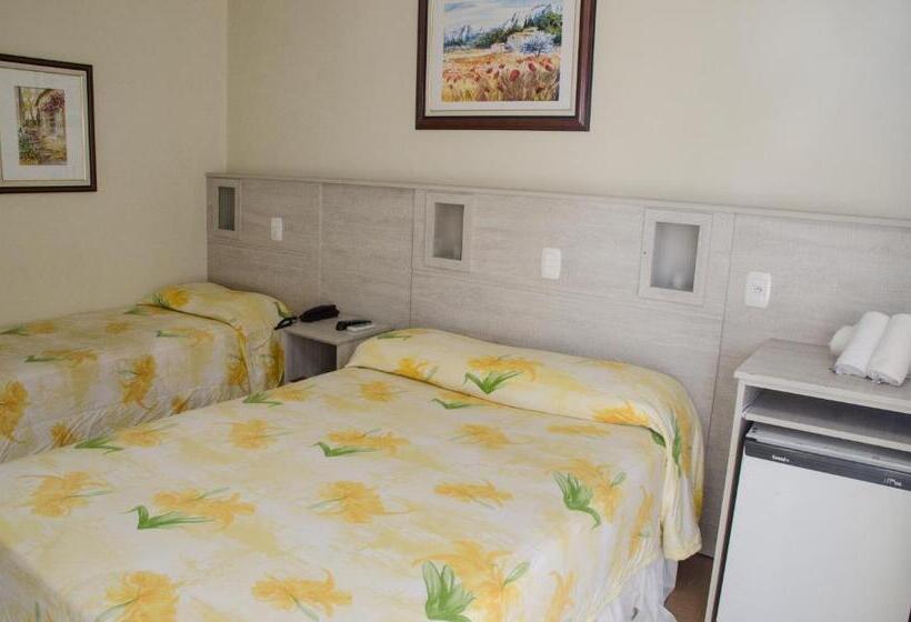 غرفة قياسية ثلاثية, Dona Adelia Hotel E Restaurante