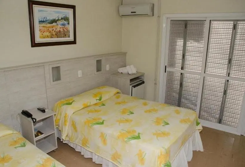 スタンダード４人部屋, Dona Adelia Hotel E Restaurante