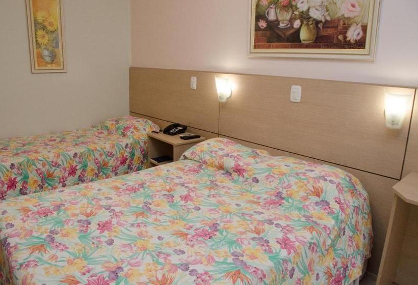 디럭스 트리플 룸, Dona Adelia Hotel E Restaurante