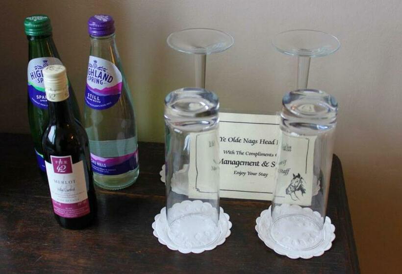 Номер Стандарт, Ye Olde Nags Head