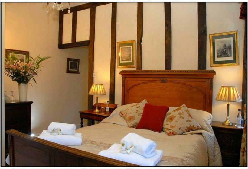 Номер Стандарт, Ye Olde Nags Head