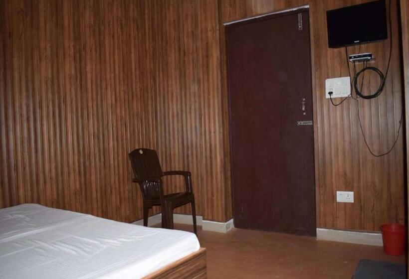 Deluxe Room, Hare Rama