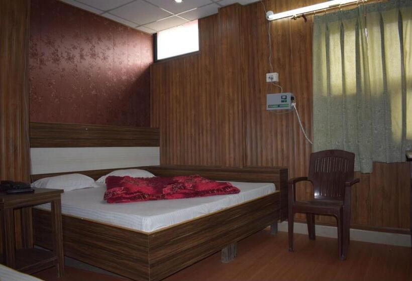 Deluxe Room, Hare Rama