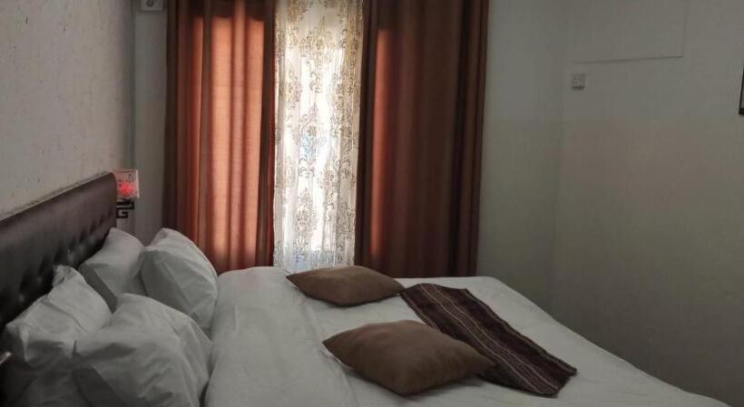 اتاق اکونومی, Al Midan