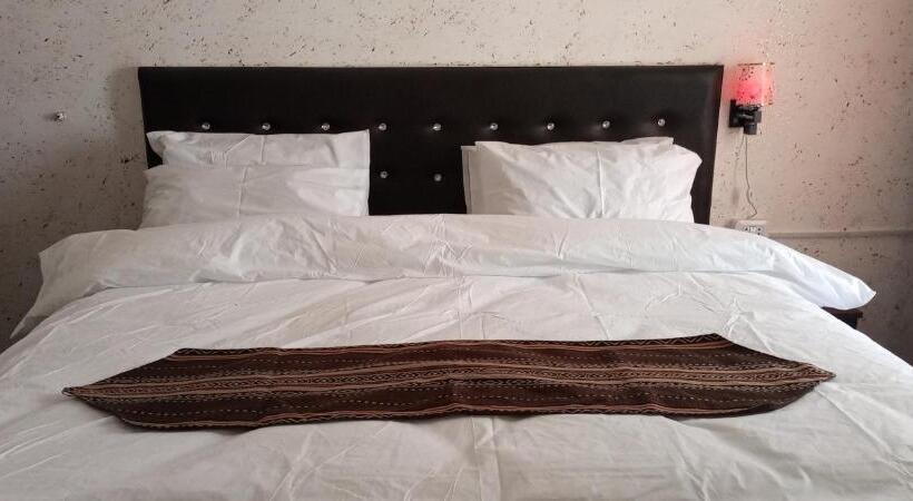 اتاق اکونومی, Al Midan