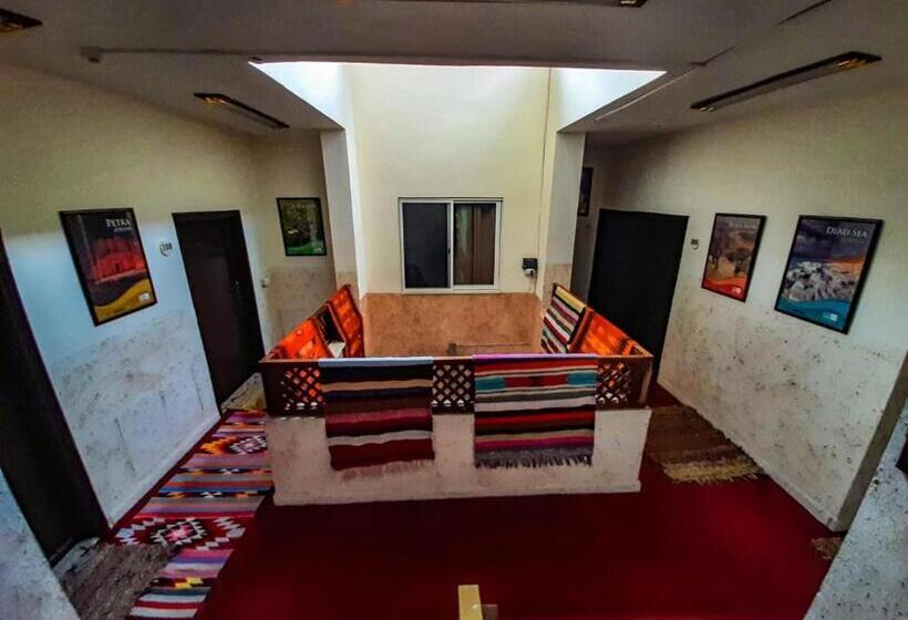 اتاق اکونومی, Al Midan