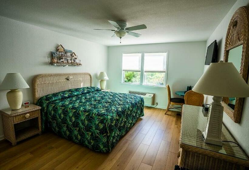 Номер Стандарт Кровать Кинг Адаптированный для Инвалидов, The Ocracoke Harbor Inn