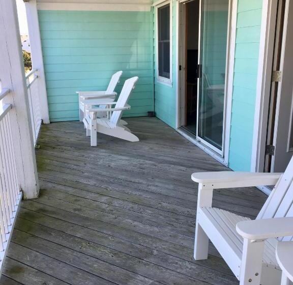 Suite with lake view, The Ocracoke Harbor Inn