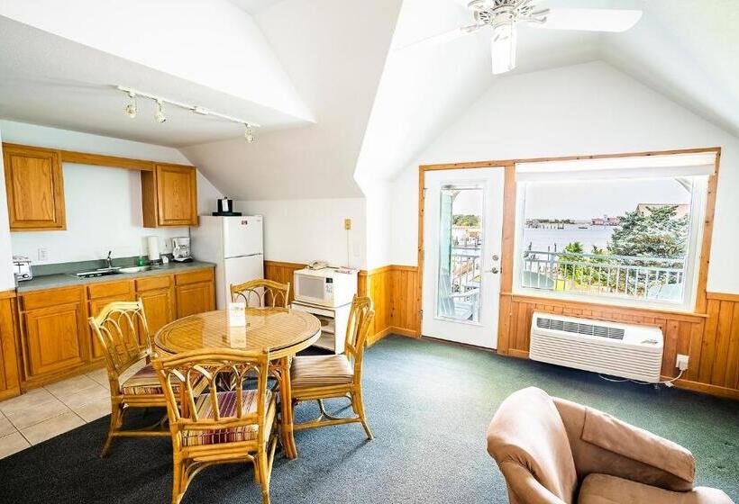 Suite with lake view, The Ocracoke Harbor Inn