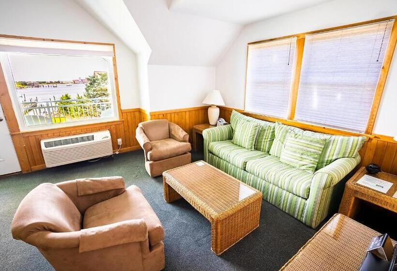 Suite with lake view, The Ocracoke Harbor Inn