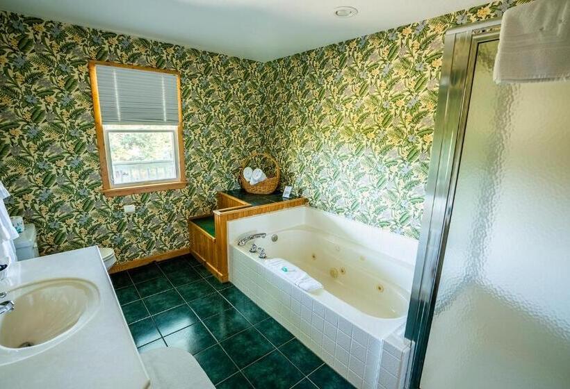 Suite with lake view, The Ocracoke Harbor Inn