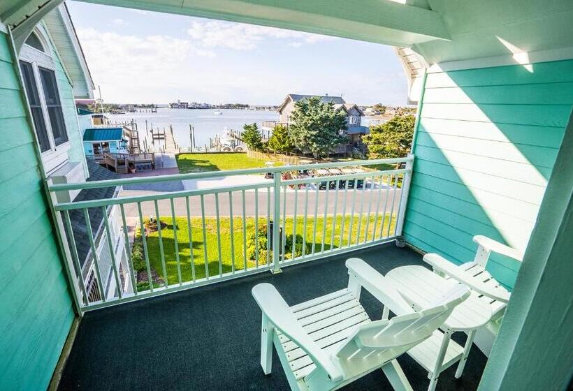 Standard studio with lake view, The Ocracoke Harbor Inn