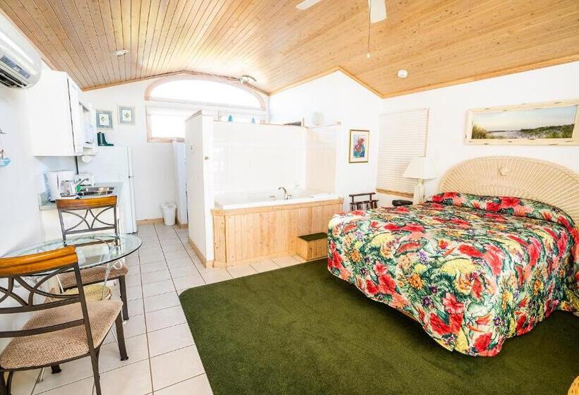 Standard studio with lake view, The Ocracoke Harbor Inn