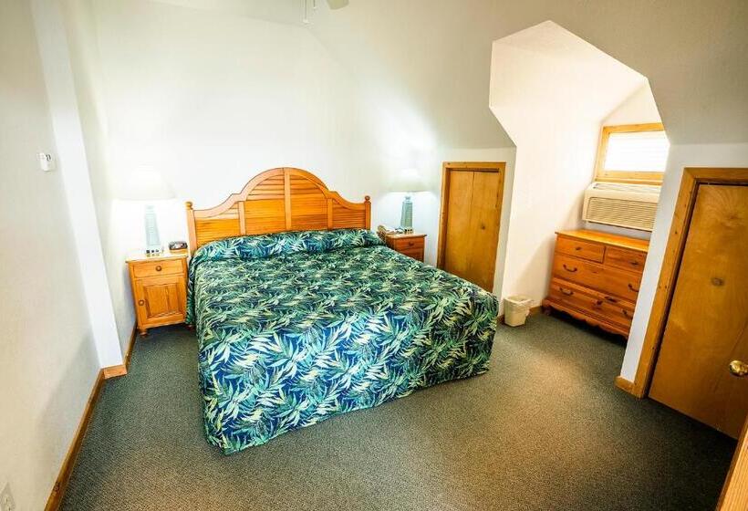 Suite with lake view, The Ocracoke Harbor Inn