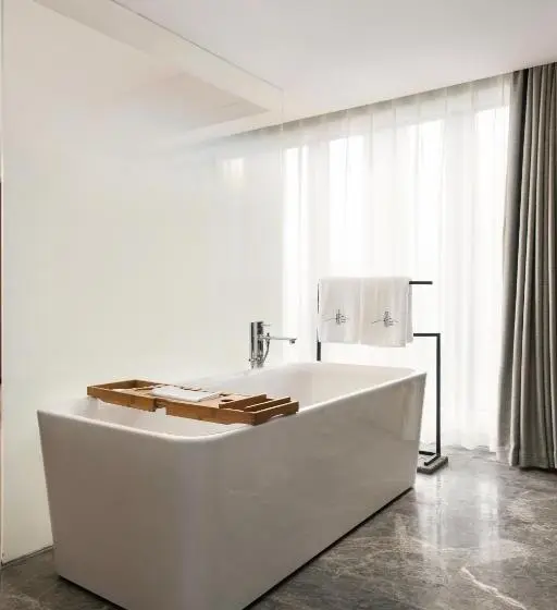 デラックススイート, Haikou S Inn