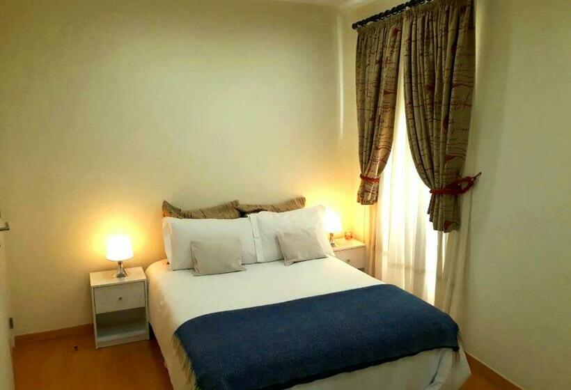 غرفة قياسية, Family House