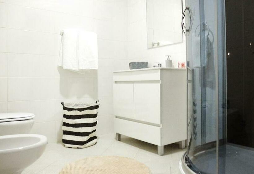 غرفة قياسية, Family House