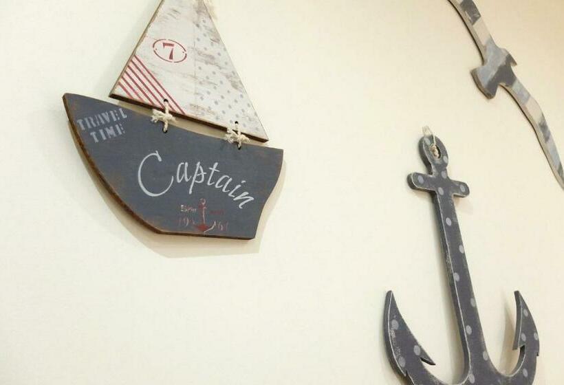 غرفة قياسية, Family House