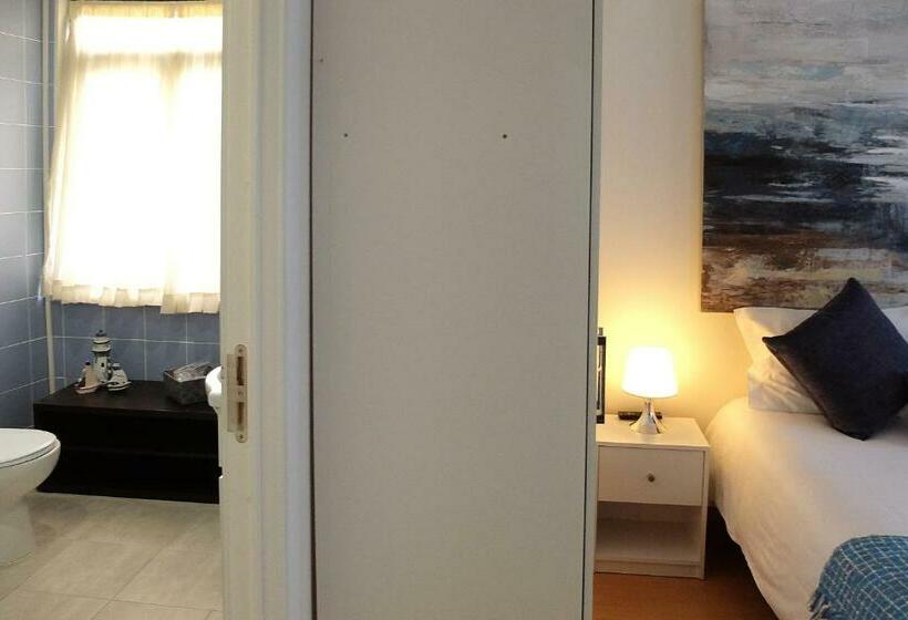 غرفة عائلية, Family House